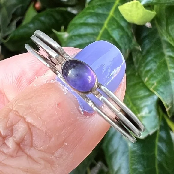 VINTAGE ARTISAN CRAFTED DESIGNER 925SS AMETHYST CABOCHON TRIPLE 3 RINGS UNIQUE